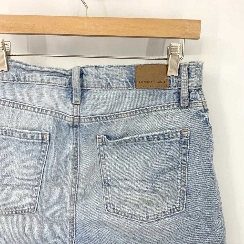 American Eagle Women Size 0 Shorts Light Wash Jean Skater Cotton Long Distressed